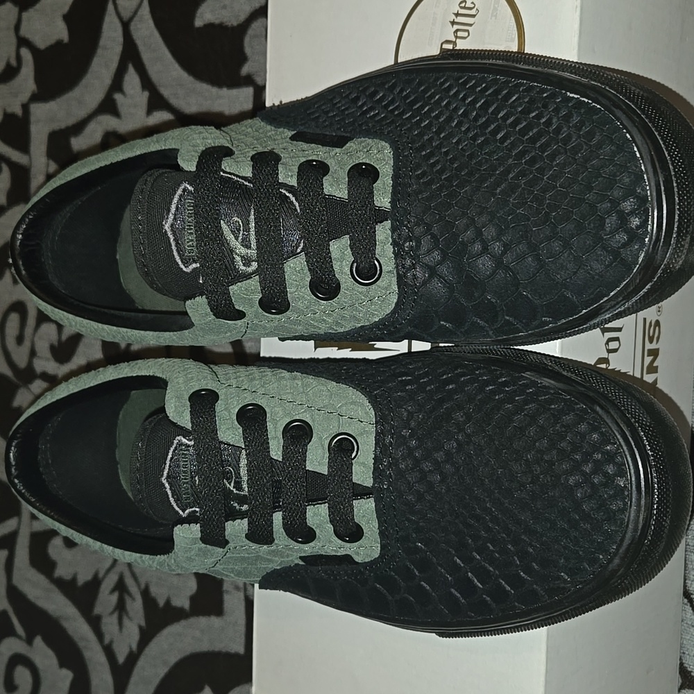 Vans Slytherin sz 7.5 Womens